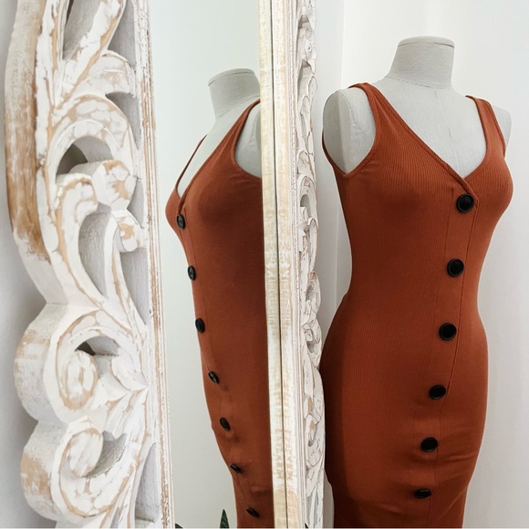 Buttoned Midi Dress - Picture 4 of 8